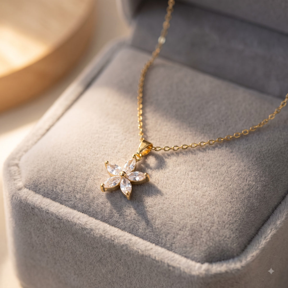Anti Tarnish Gold Chain with Zircon Flower Pendant for Women